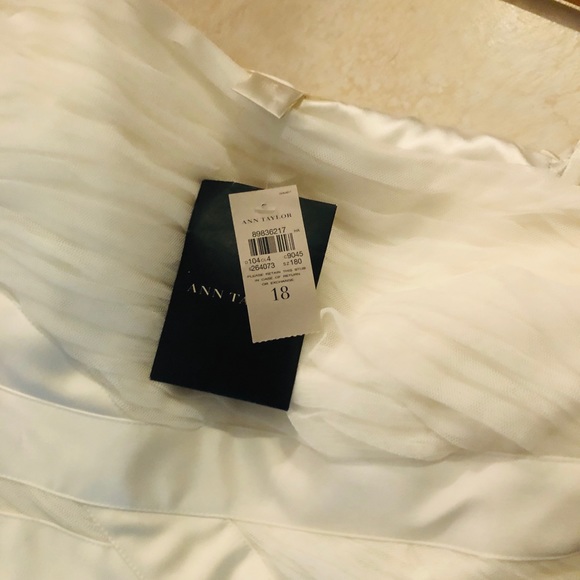 Ann Taylor wedding dress - Picture 4 of 6